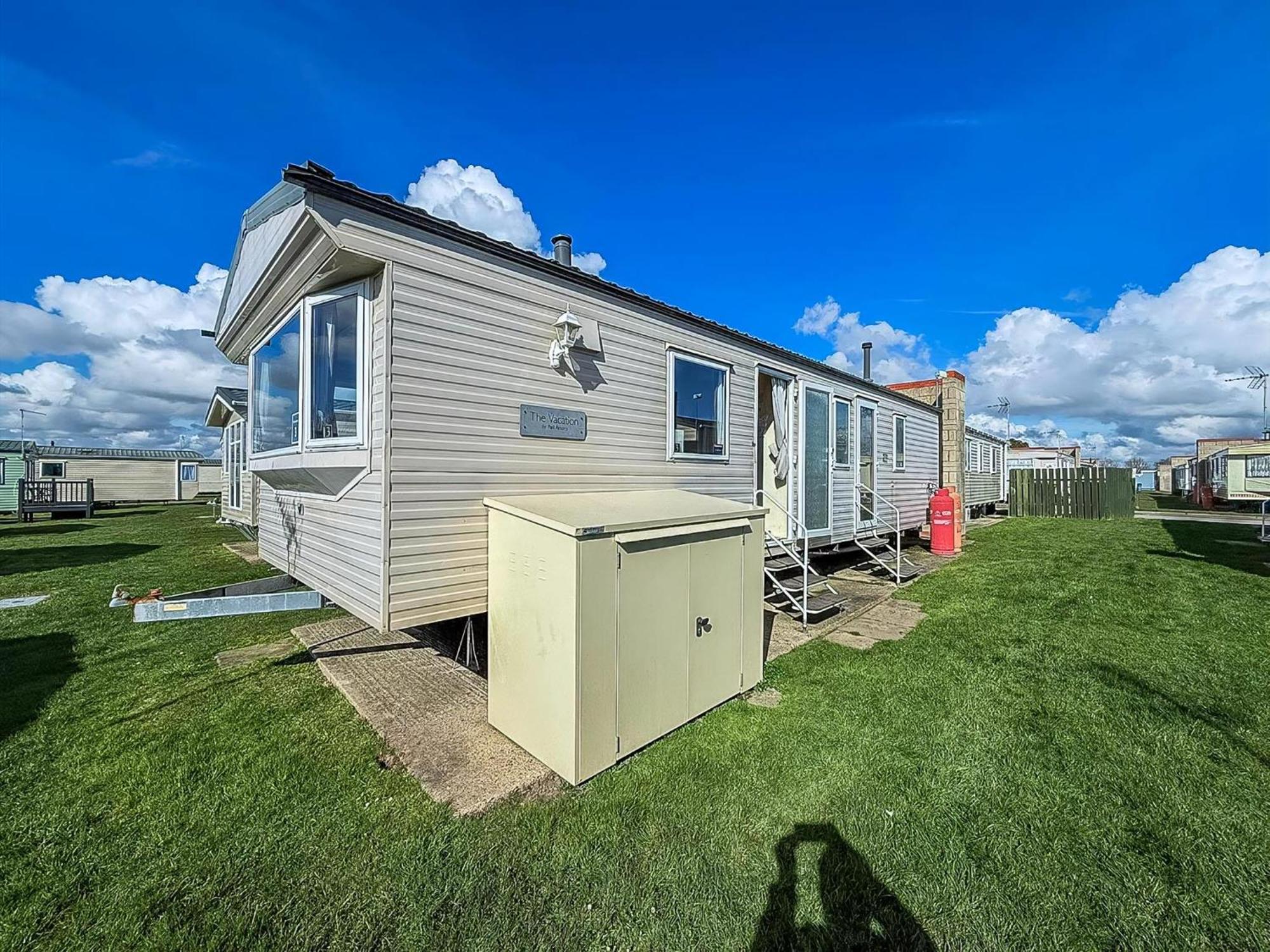 Lovely 6 Berth Caravan At Naze Marine Holiday Park In Essex Ref 17003C Walton-on-the-Naze Zewnętrze zdjęcie