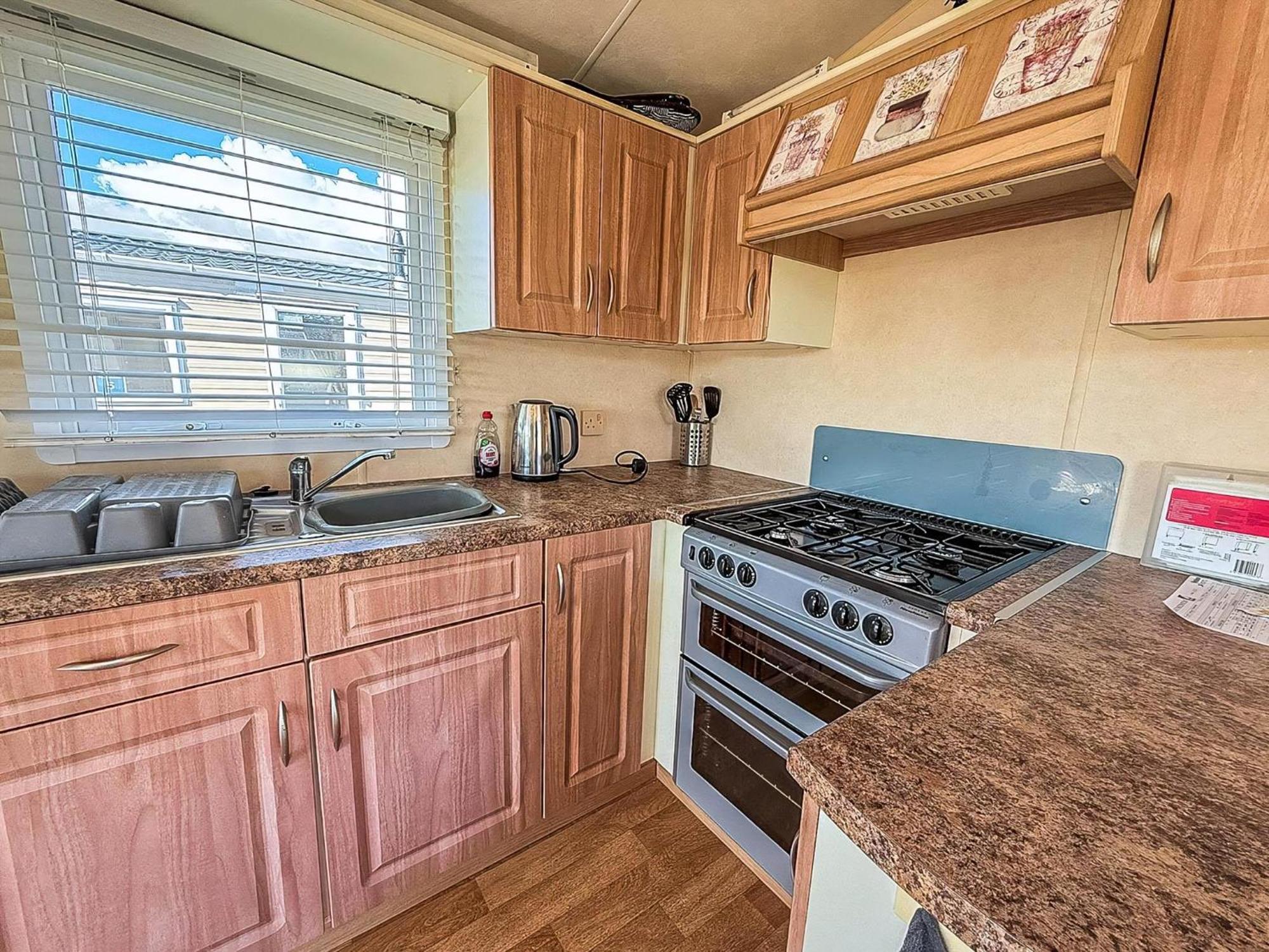 Lovely 6 Berth Caravan At Naze Marine Holiday Park In Essex Ref 17003C Walton-on-the-Naze Zewnętrze zdjęcie