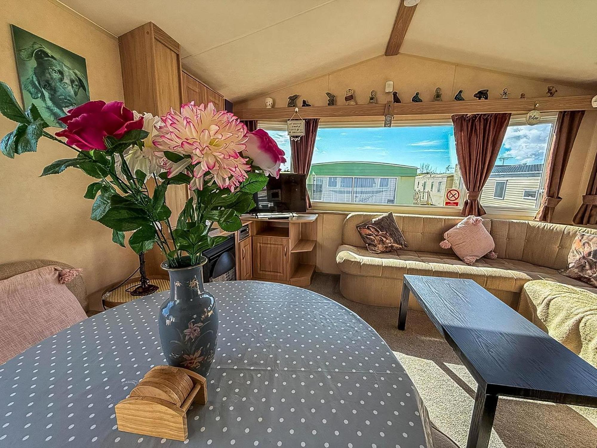 Lovely 6 Berth Caravan At Naze Marine Holiday Park In Essex Ref 17003C Walton-on-the-Naze Zewnętrze zdjęcie