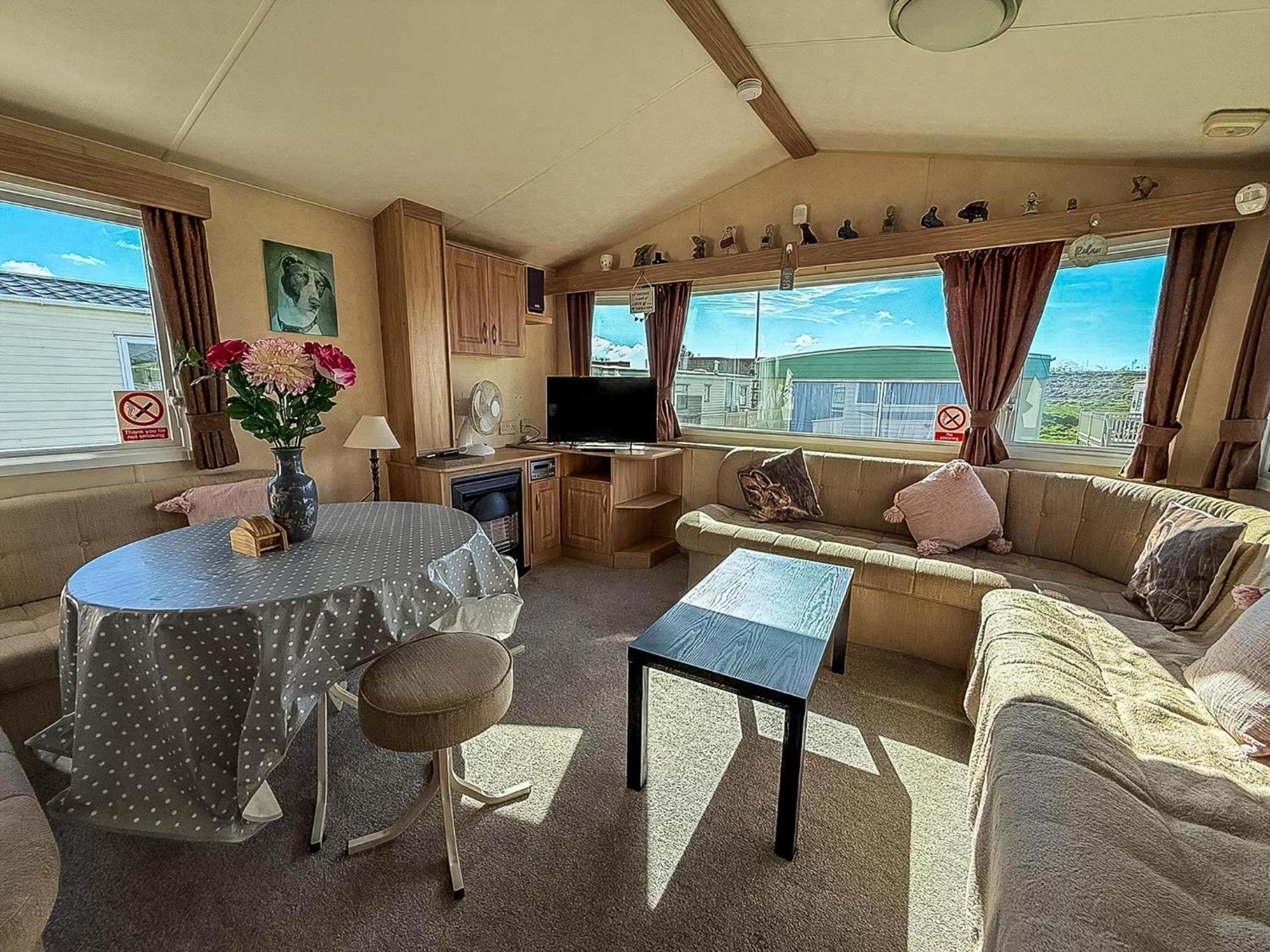 Lovely 6 Berth Caravan At Naze Marine Holiday Park In Essex Ref 17003C Walton-on-the-Naze Zewnętrze zdjęcie