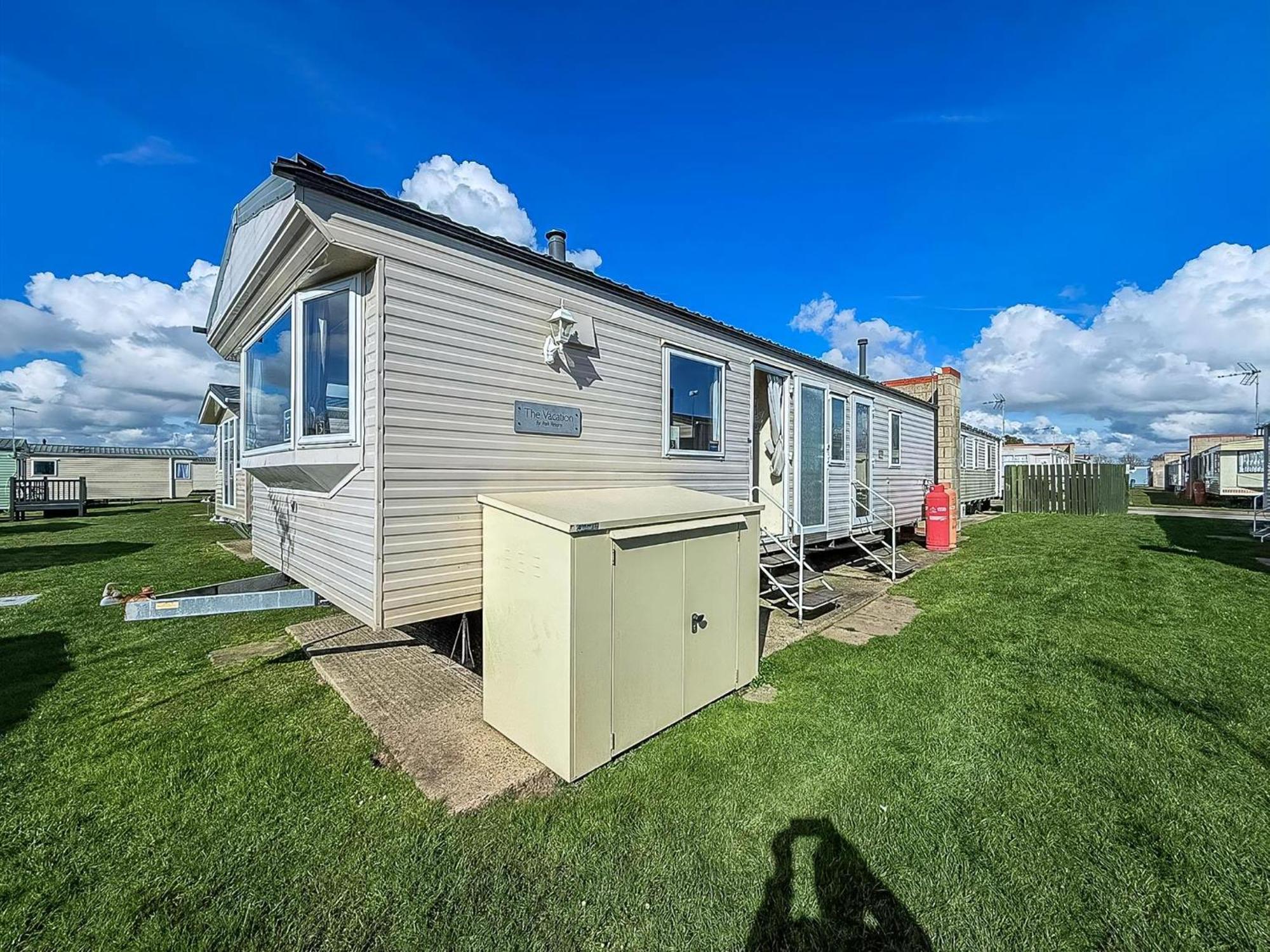 Lovely 6 Berth Caravan At Naze Marine Holiday Park In Essex Ref 17003C Walton-on-the-Naze Zewnętrze zdjęcie